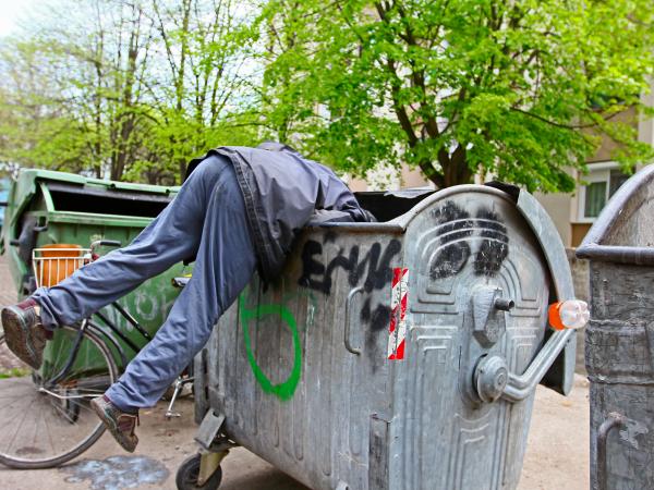'Dumpster diving' in Vlaanderen: Een diner uit de vuilnisbak