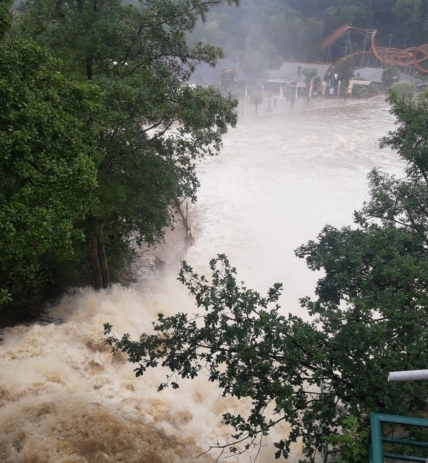 overstroming waterval van Coo, vlakbij Plopsa Coo