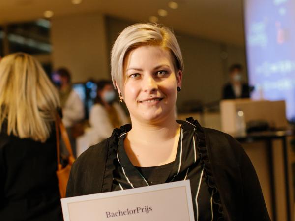 Angela Janssen wint Bachelorprijs 2021